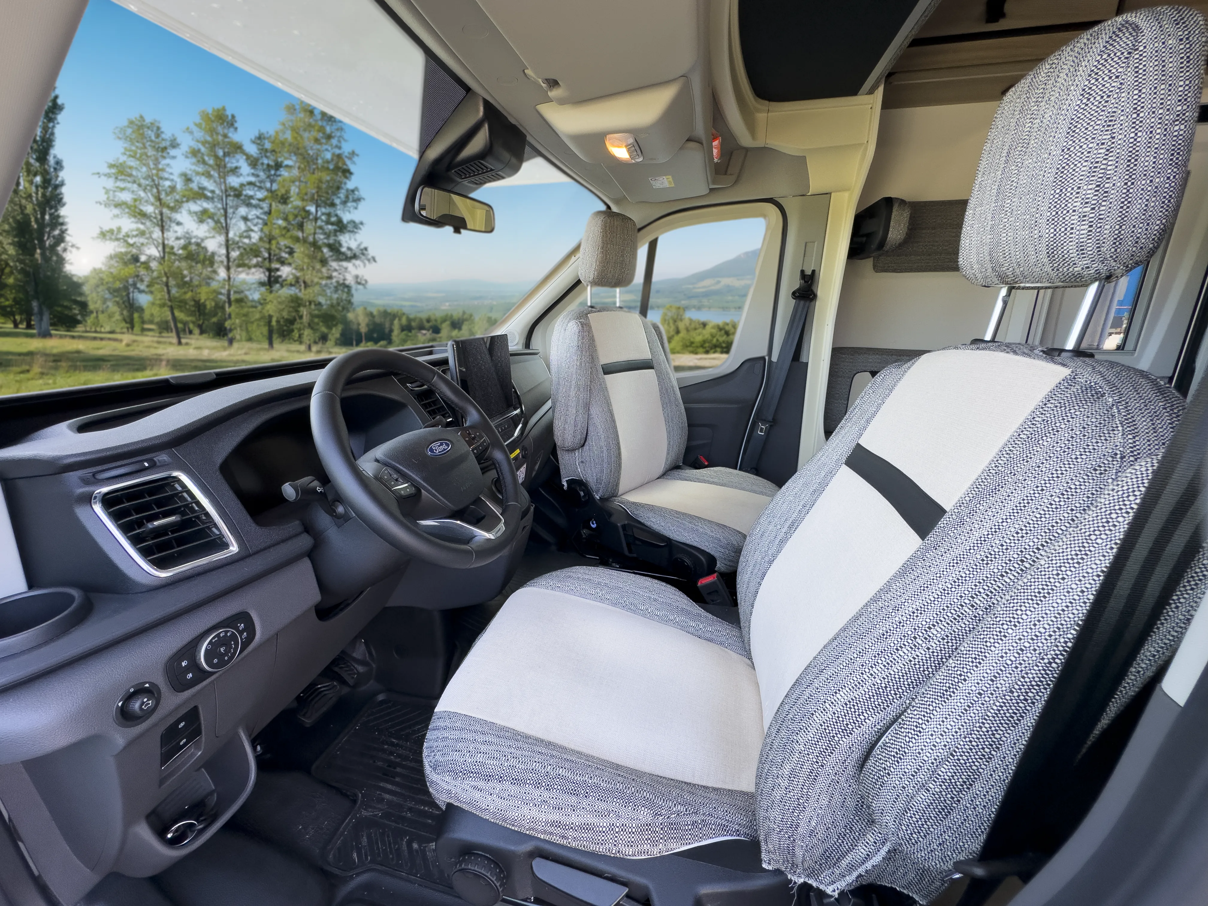 Kilig 695 Camper – Sitzbereich vorne mit Ausblick